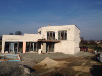 Dům je rozpracovaný dokončení březen 2016